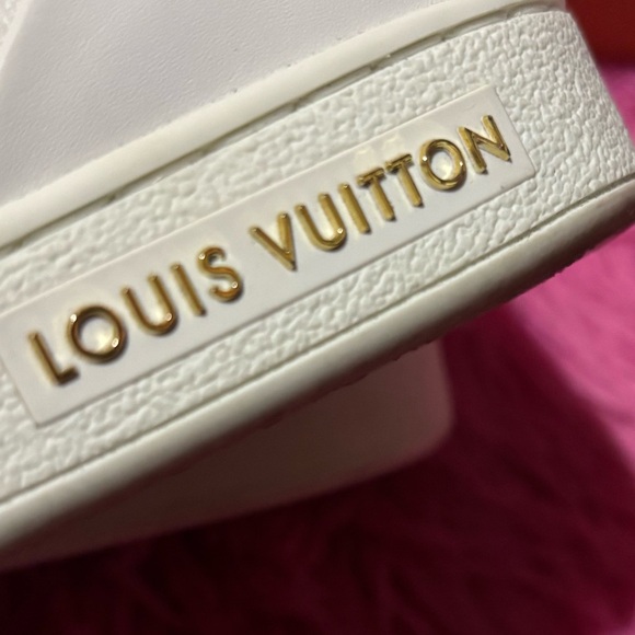 Louis Vuitton Monogram Canvas - Picture 9 of 12